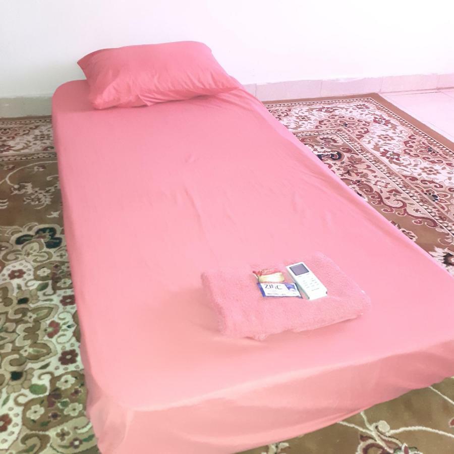 Almira Homestay Near Airport Jambi Exterior foto
