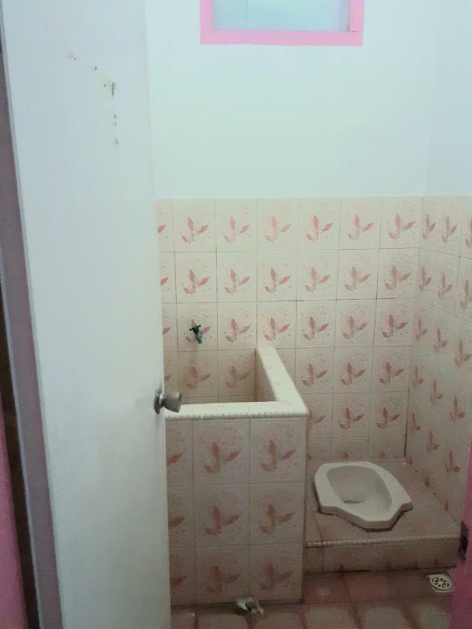 Almira Homestay Near Airport Jambi Exterior foto