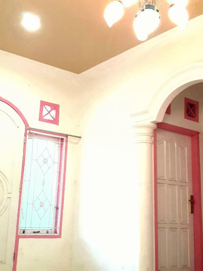 Almira Homestay Near Airport Jambi Exterior foto