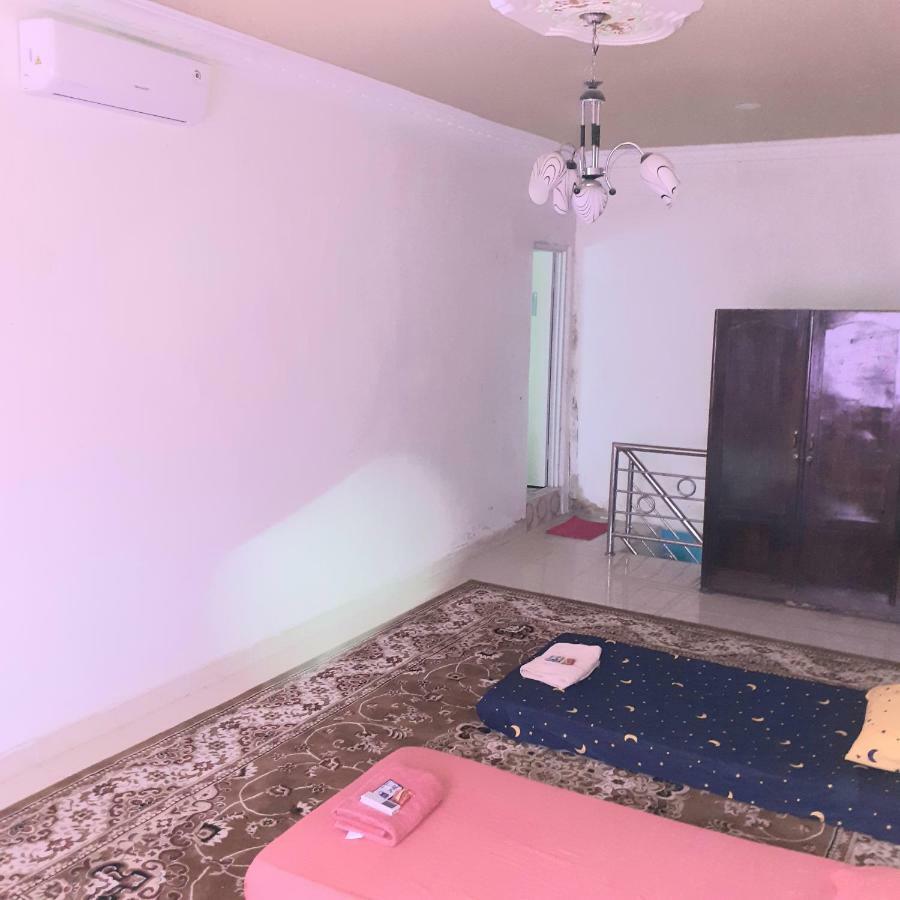 Almira Homestay Near Airport Jambi Exterior foto